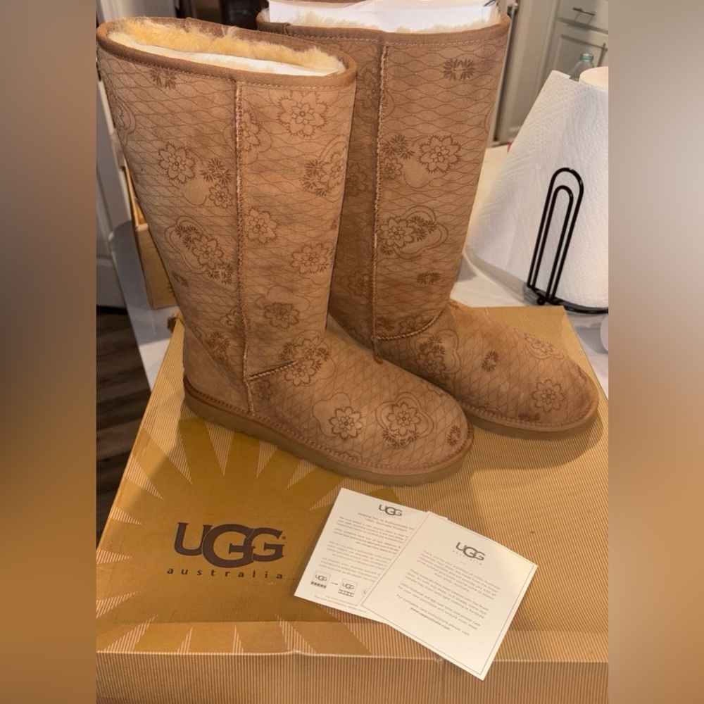 NEW UGG AUSTRALIA TALL BOOTS - SIZE 11